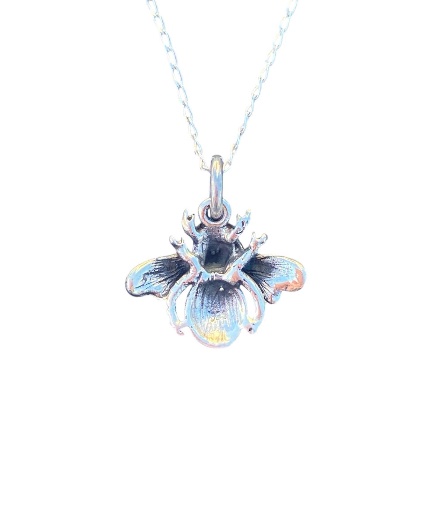 Håndlaget bie anheng i oksidert 925 Sterlingsølv