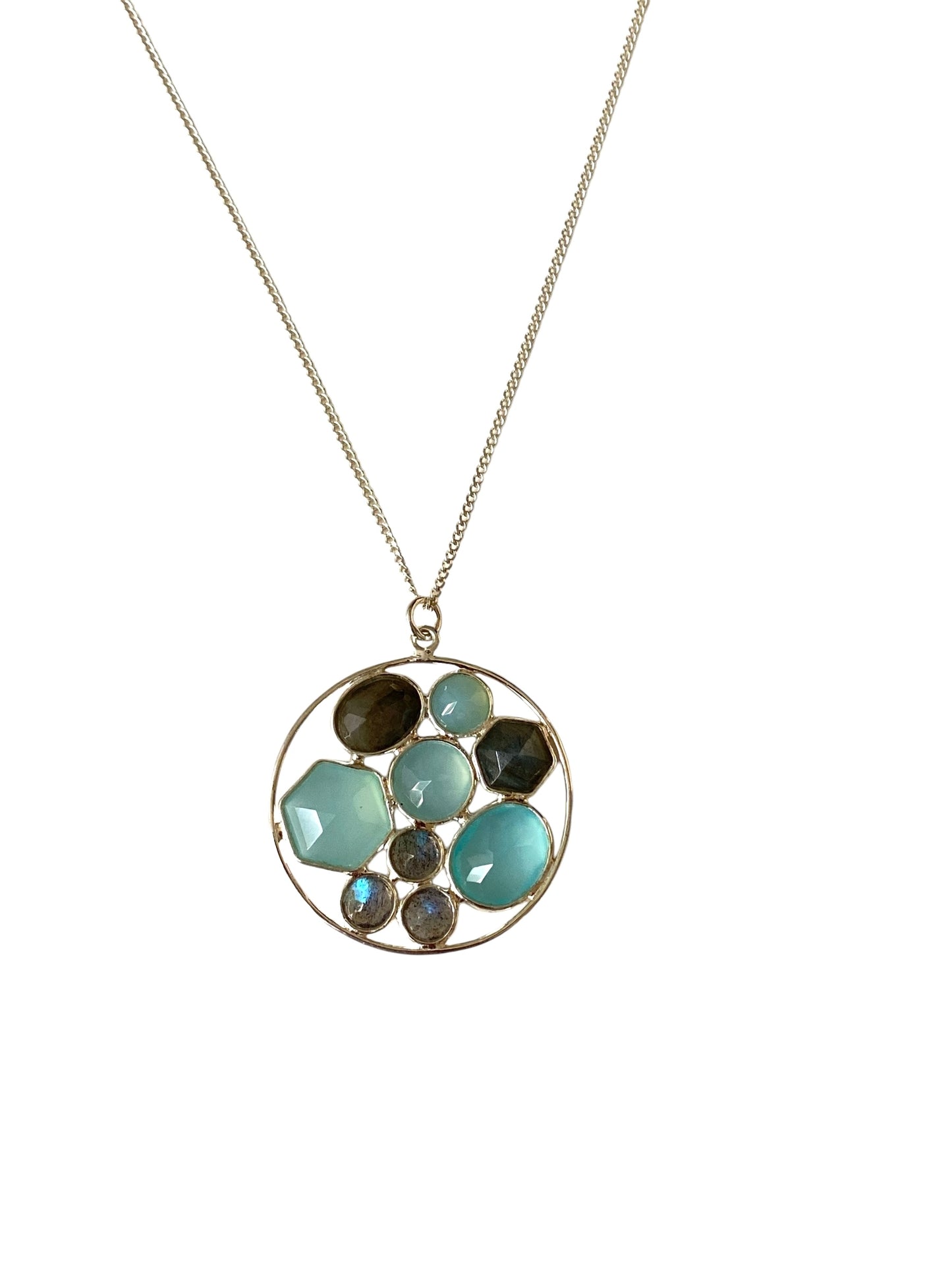 Vakkert anheng i 925 Sterling- sølv med en rund oase av Aqua Chalcedony og Blue Topaz
