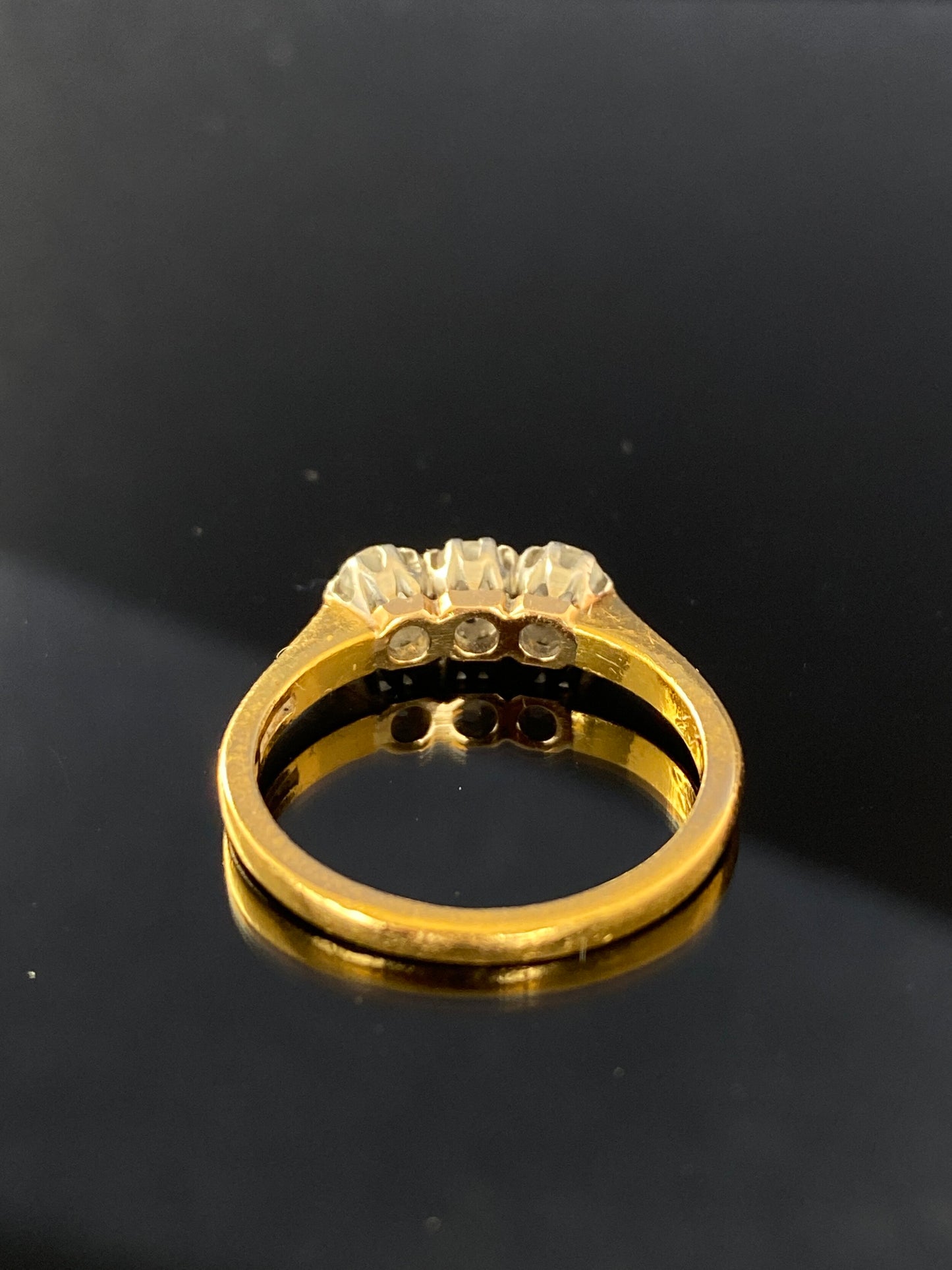 Diamantring med tre stk Old Cut Diamanter ca 0.60 Ctw