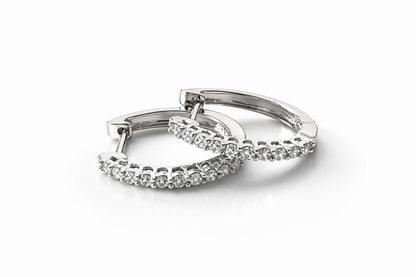 Eksklusive Hoop-øredobber i 14K hvitt gull med naturlige diamanter – 0,20 ctw.