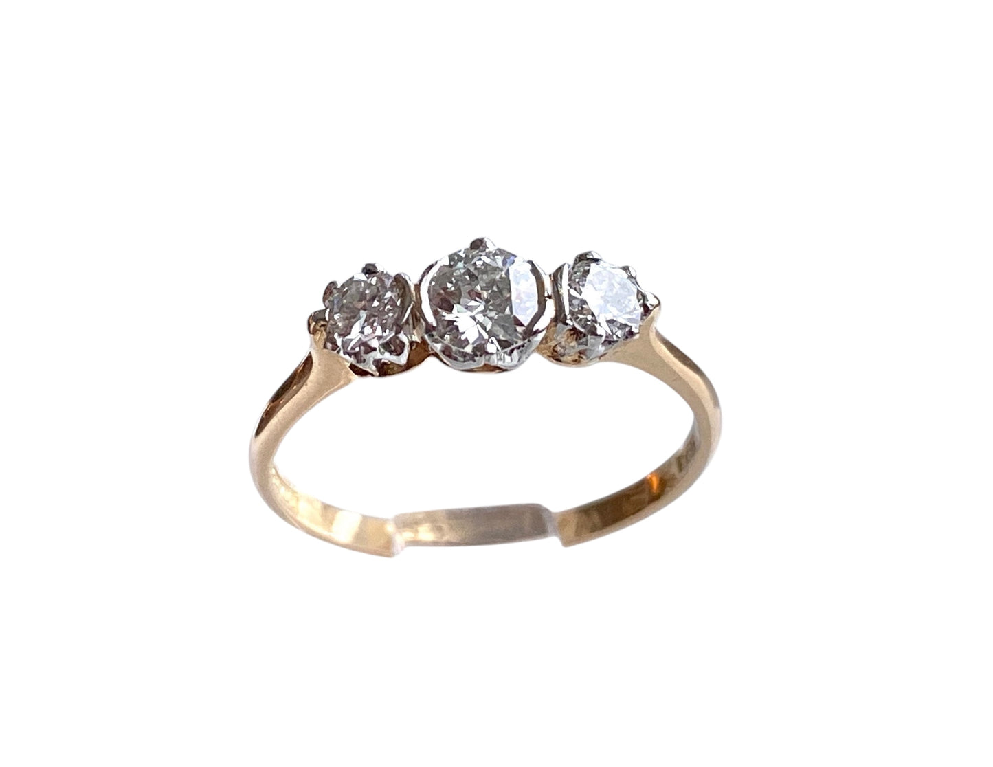 Antique gullring: 18K tre stens Diamantring i Gult og Hvitt Gull 0.70ct