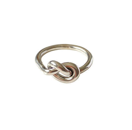 Love Knot ring. Enkel design i 925s Sterling Sølv