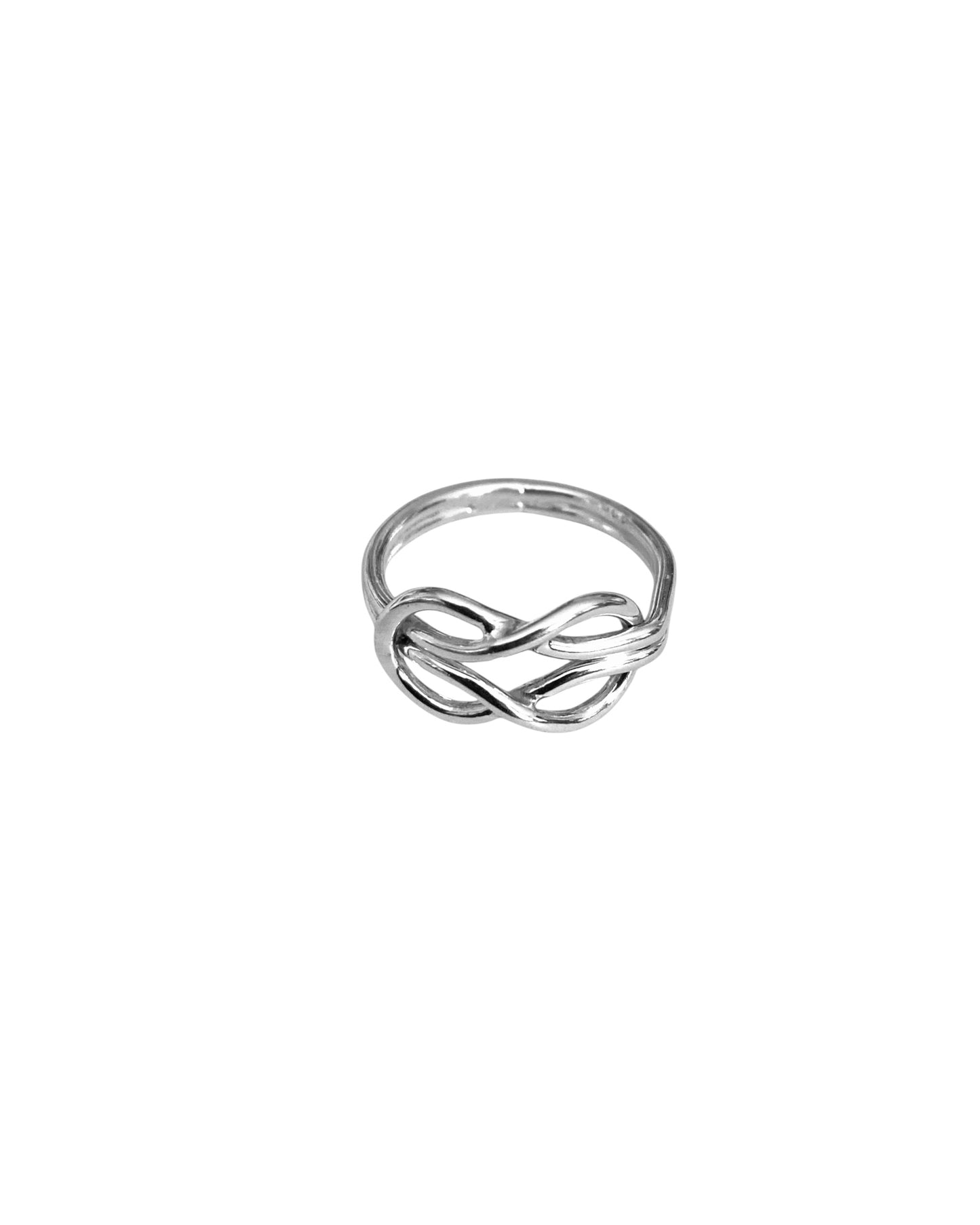 Dobbel Infinity ring i sølv med blank overflate.
