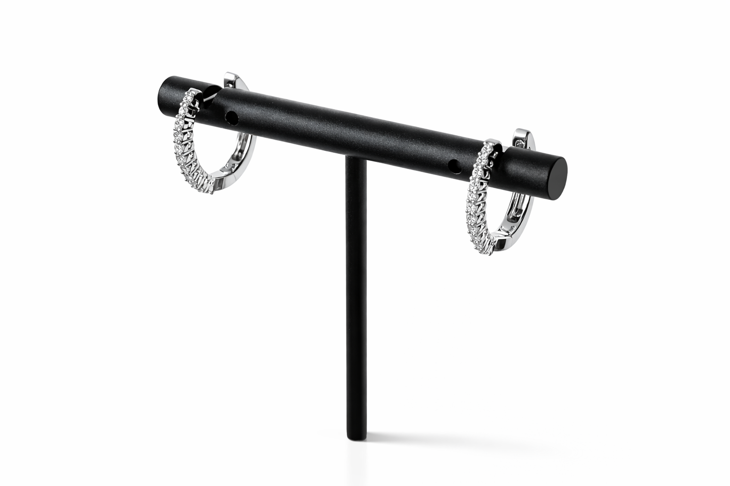 Eksklusive Hoop-øredobber i 14K hvitt gull med naturlige diamanter – 0,20 ctw.