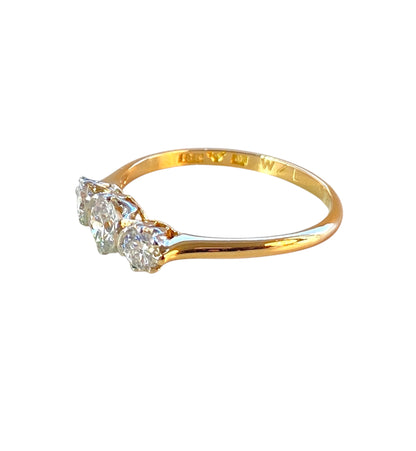 Antique gullring: 18K tre stens Diamantring i Gult og Hvitt Gull 0.70ct