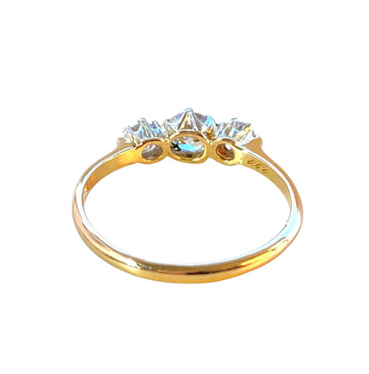 Antique gullring: 18K tre stens Diamantring i Gult og Hvitt Gull 0.70ct
