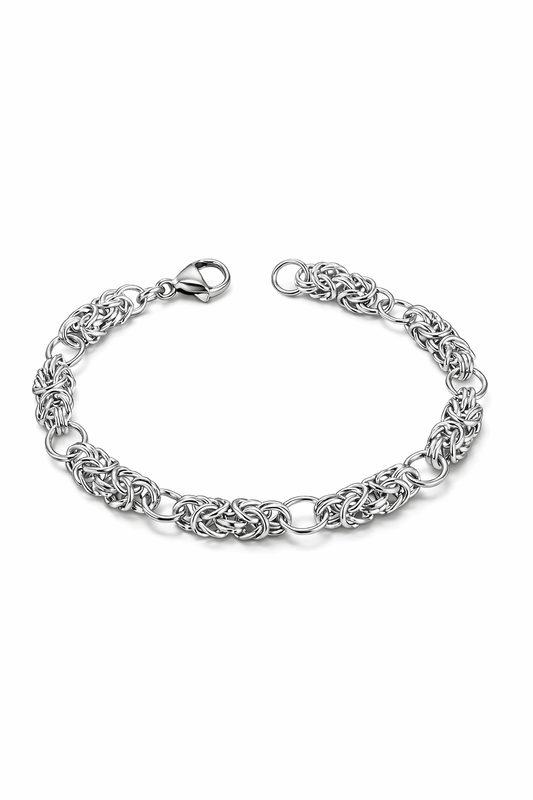 Sølvarmbånd i flott kongemønster med runde detaljer.