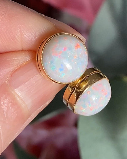 18K Opal Cabochon Øredobber