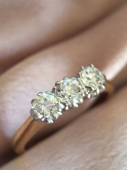 Diamantring med tre stk Old Cut Diamanter ca 0.60 Ctw