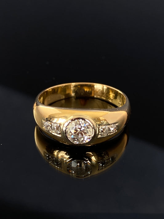 Gullring med diamanter. Gypsy ring som passer til herre og dame