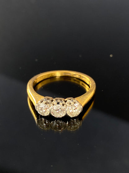 Diamantring med tre stk Old Cut Diamanter ca 0.60 Ctw