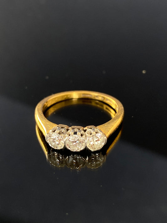 Diamantring med tre stk Old Cut Diamanter ca 0.60 Ctw