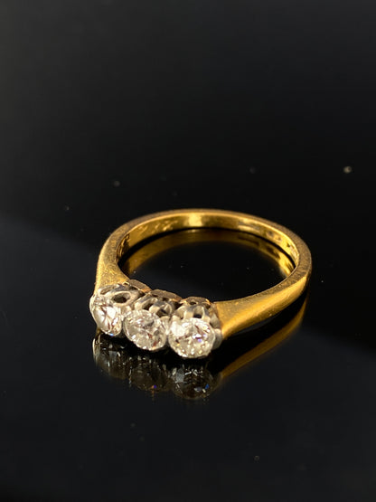 Diamantring med tre stk Old Cut Diamanter ca 0.60 Ctw